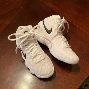 Nike basketball shoes. Size 5.